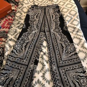 Black and white beach pants